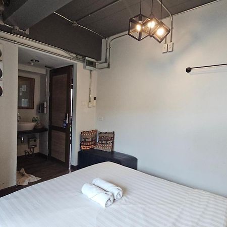 33 Poshtel (Adults Only) Hotel Chiang Mai Exterior photo