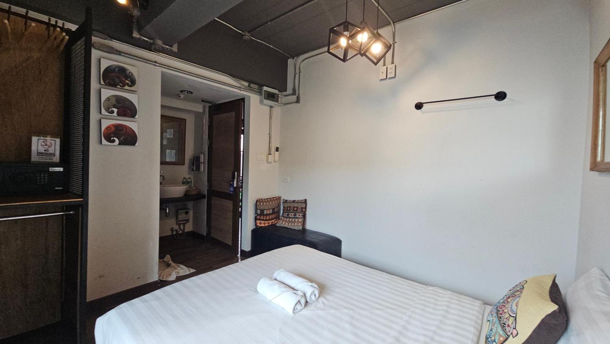 33 Poshtel (Adults Only) Hotel Chiang Mai Exterior photo