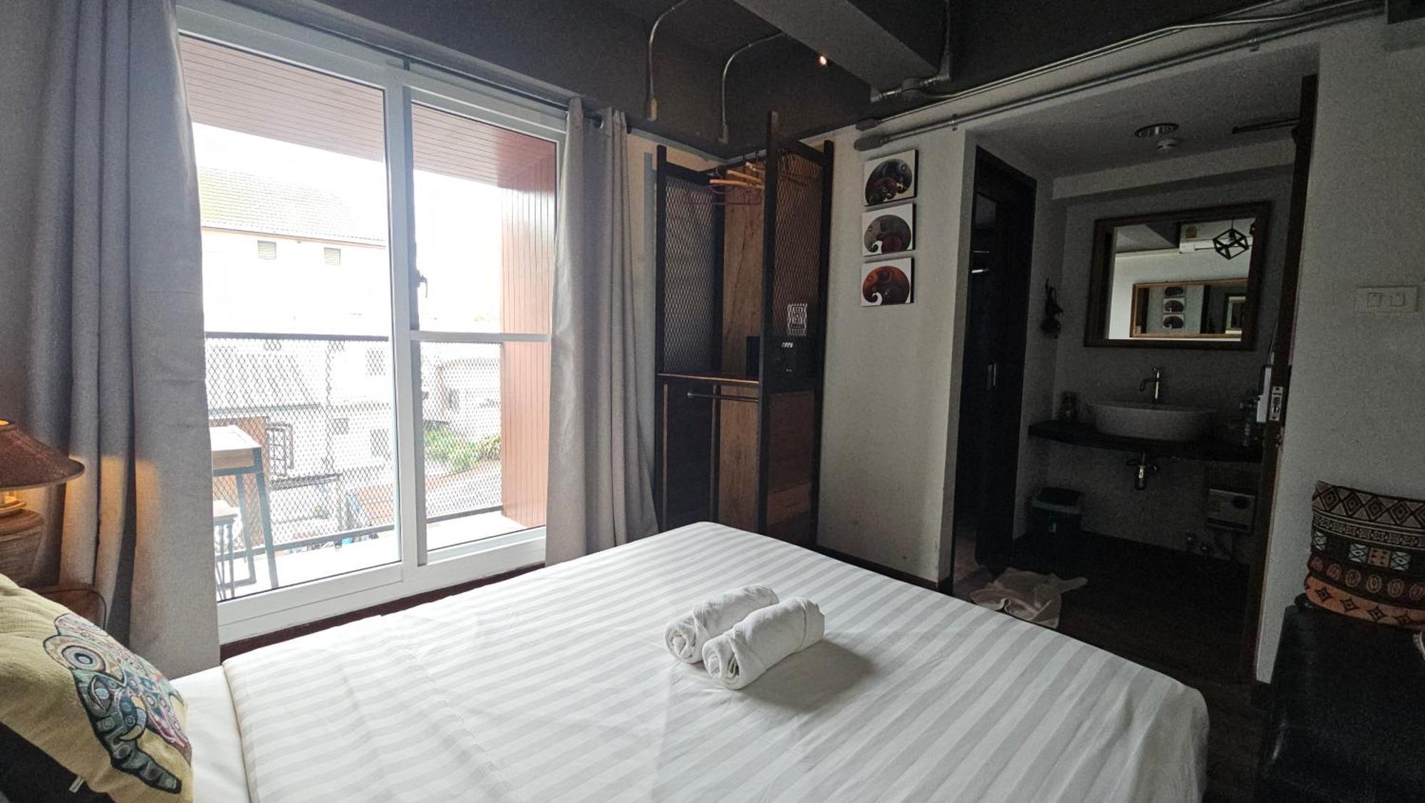 33 Poshtel (Adults Only) Hotel Chiang Mai Exterior photo